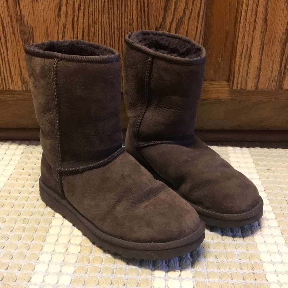 Dark brown women’s Uggs